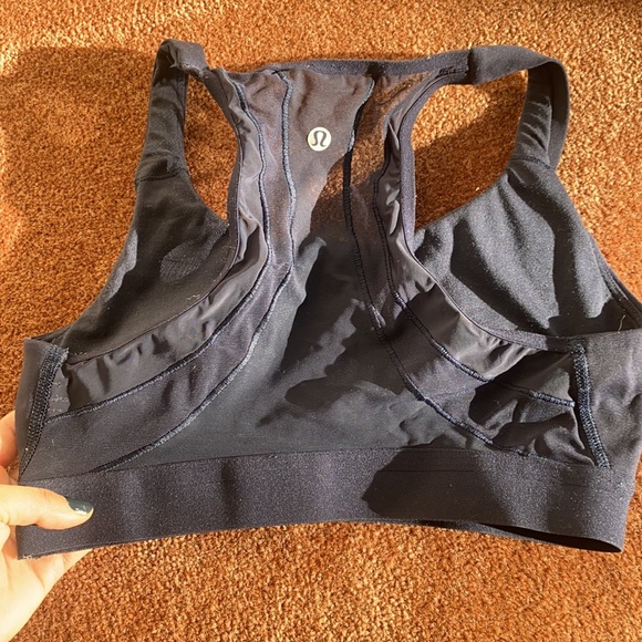 Size 6 Lululemon sports bra 🍋 - Picture 6 of 7